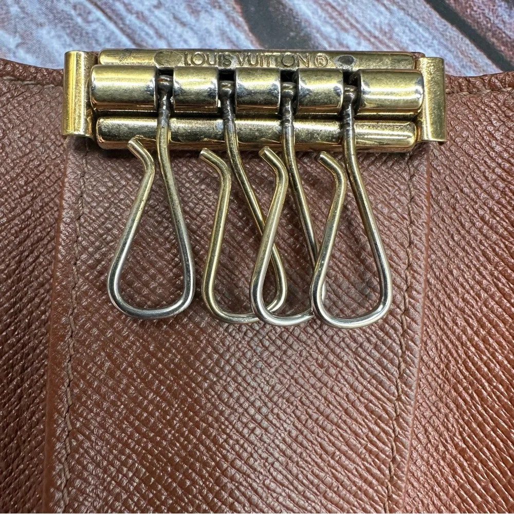 LOUIS VUITTON | Monogram Leather 4 Ring Key Holder - Picture 8 of 13
